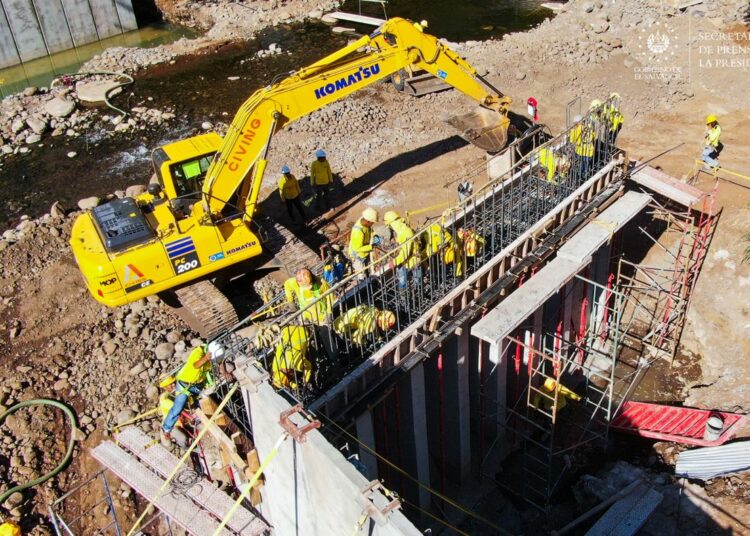 Obras Públicas constata avances en construcción del puente en Santa Isabel Ishuatán