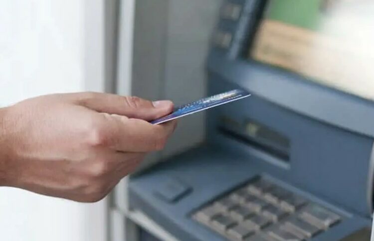 Pagó recibos de su vivienda e hizo retiros en efectivo de dos tarjetas de crédito que no le pertenecían, ahora deberá permanecer en la cárcel