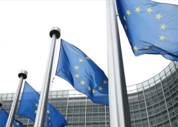 UE aprueba paquete de 500 millones de euros para proveer armas a Ucrania