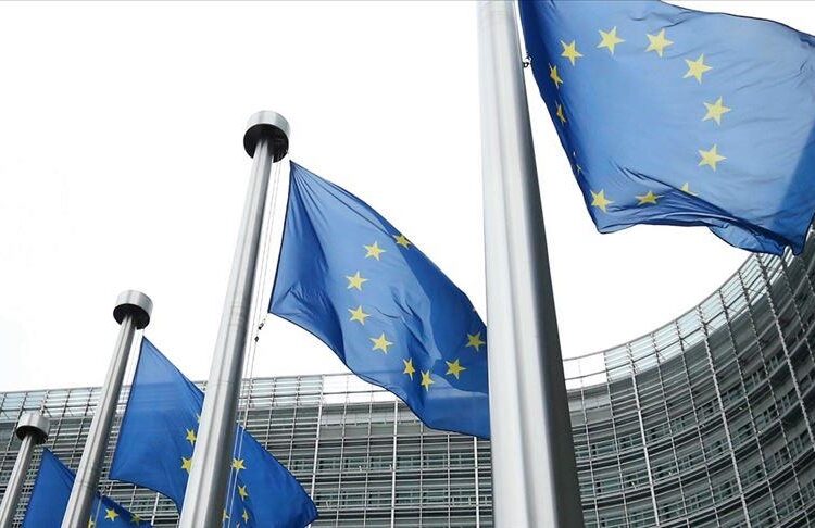 UE aprueba paquete de 500 millones de euros para proveer armas a Ucrania