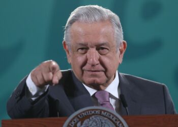 El presidente de México Andrés Manuel López Obrador comparte la foto de una supuesta criatura mítica en las obras del Tren Maya