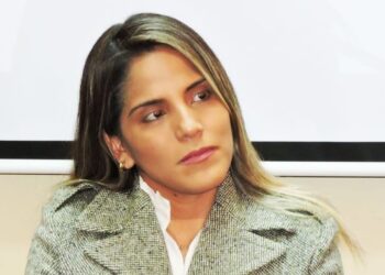 Fiscalía de Bolivia investiga a hija de expresidenta Áñez por lavado de dinero