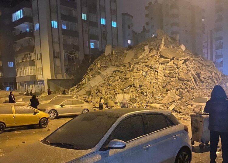 (VIDEOS) Un terremoto de magnitud 7,8 sacude el sur de Turquía