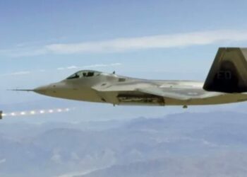 EE.UU. derriba un objeto volador sobre un lago en la frontera con Canadá