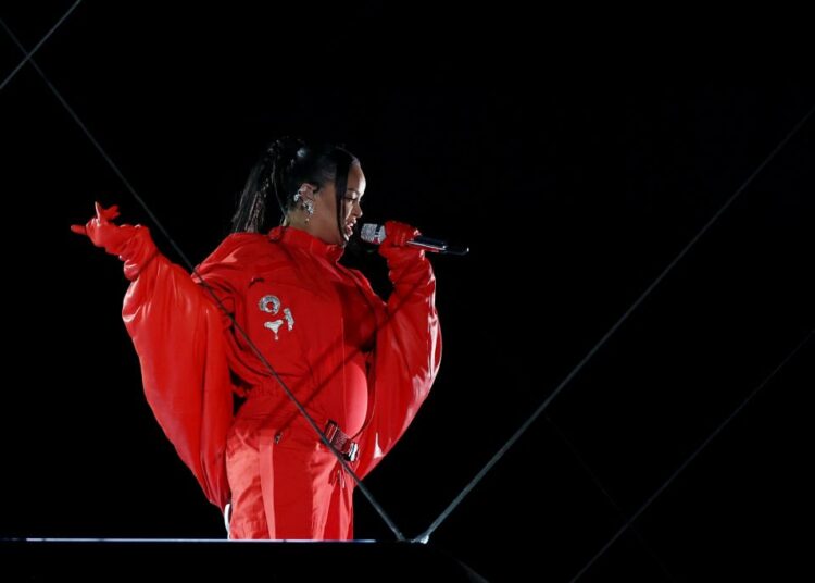 Rihanna anunció su segundo embarazo tras su presentación en el Super Bowl