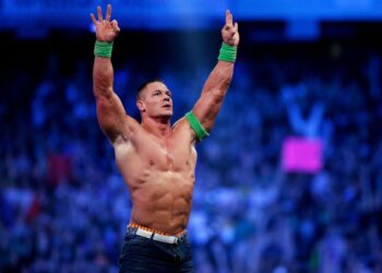 Filtran fotografías de John Cena en mini falda, medias y tacones