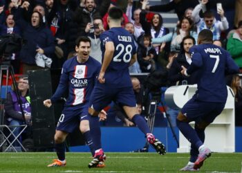 Golazo de Messi rescata victoria para el PSG
