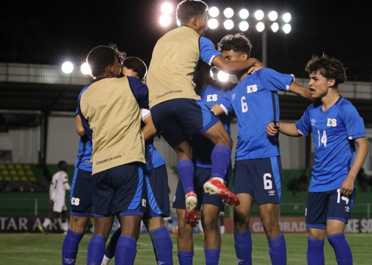 El Salvador avanza a los cuartos de final al eliminar a Trinidad y