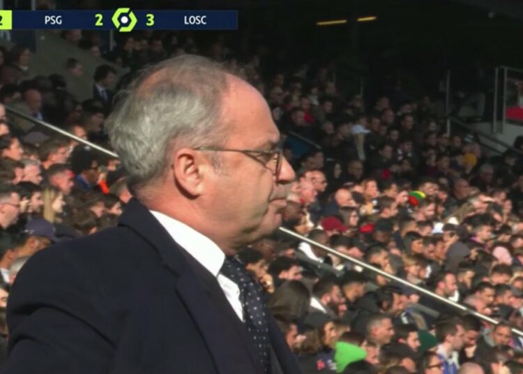 Escándalo por la actitud del director deportivo de PSG en el campo de juego