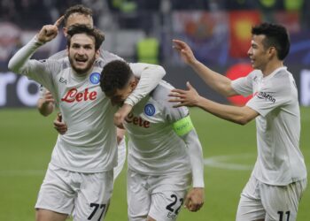 Napoli se impone al Eintracht Frankfurt en Alemania
