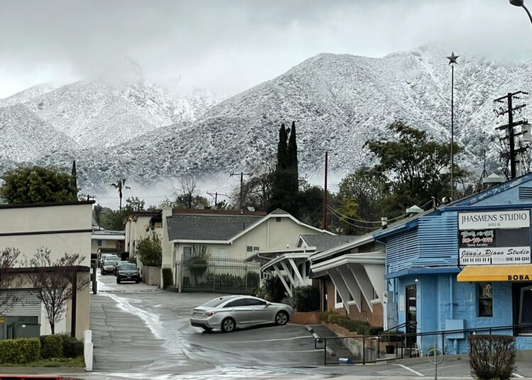 (VIDEOS) Nieve cubre la zona de Los Ángeles tras una fuerte tormenta