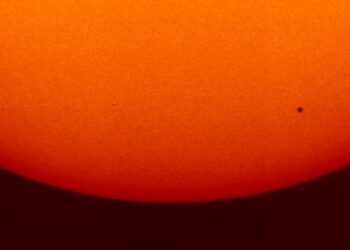 (VIDEO) La NASA graba el espectacular paso de Mercurio frente al Sol