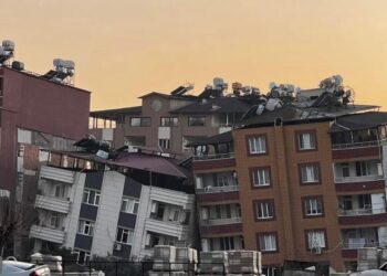 (VIDEO) Un nuevo sismo en Turquía deja al menos un muerto y decenas de heridos