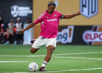 Ronaldinho debuta con derrota en la Kings League