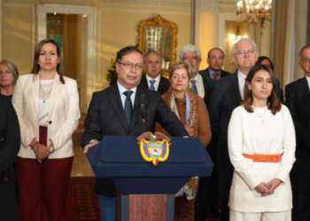 El presidente colombiano Gustavo Petro anuncia salida de tres ministros, incluido uno crítico con la reforma sanitaria