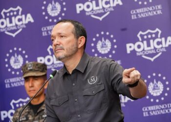 Gabinete de Seguridad presenta al responsable del homicidio del exalcalde del Puerto de La Libertad y su esposa