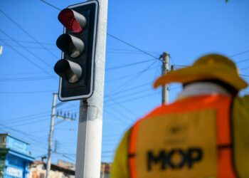 Inicia instalación de semáforos inteligentes en San Salvador&nbsp;