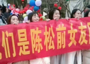 (VIDEO) Una docena de exparejas de un novio infiel irrumpen en su boda en China