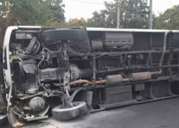 Fuerte accidente de tránsito deja un lesionado en Autopista a Comalapa