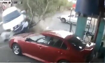 VIDEO | Aparatoso accidente es captado esta mañana en el sector La Bomba, San Miguel