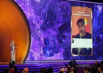 “Baraye”, el himno de las protestas en Irán, ganó un Grammy a la mejor canción por el cambio social