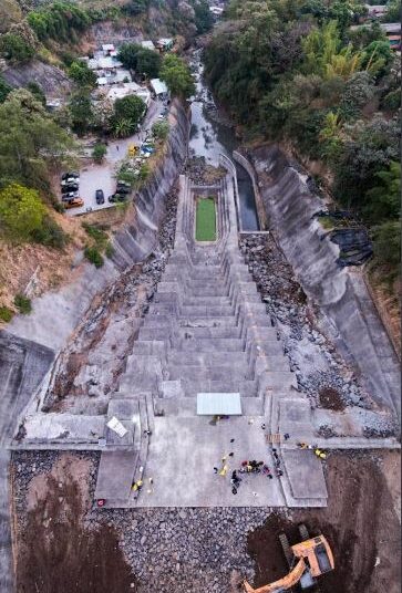 MOP supervisa obras de mitigación en laguna de laminación en sector del cementerio La Bermeja