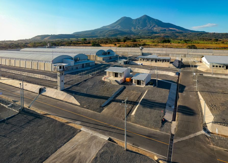 El último encierro para los terroristas en El Salvador: CECOT una fortaleza de Tecoluca, San Vicente