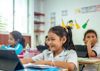 Estudiantes del sector público iniciaron sus clases 100% presenciales este día