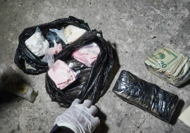 GALERÍA | Encuentran $5,400 y cocaína en vivienda abandonada de la comunidad Tutunichapa I