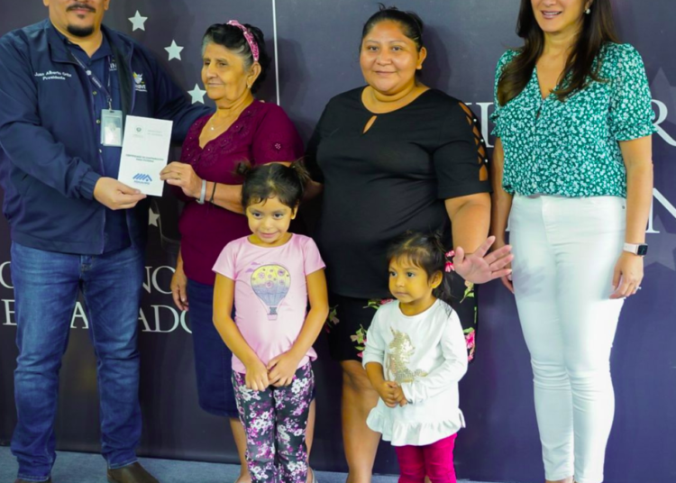 Vivienda entregó contribuciones económicas para construcción a familias de veteranos y excombatientes