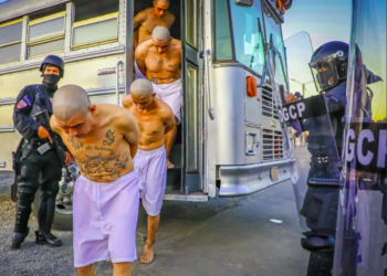 VIDEOS | Presidente Nayib Bukele confirma envío de 2 mil pandilleros al CECOT