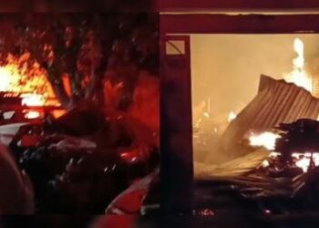 VIDEO | Voraz incendio consumió una carpintería en Santa Ana, esta madrugada