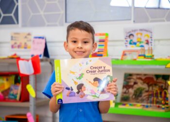 Despacho de la Primera Dama entrega la antología «Crecer Leyendo» para la Primera Infancia