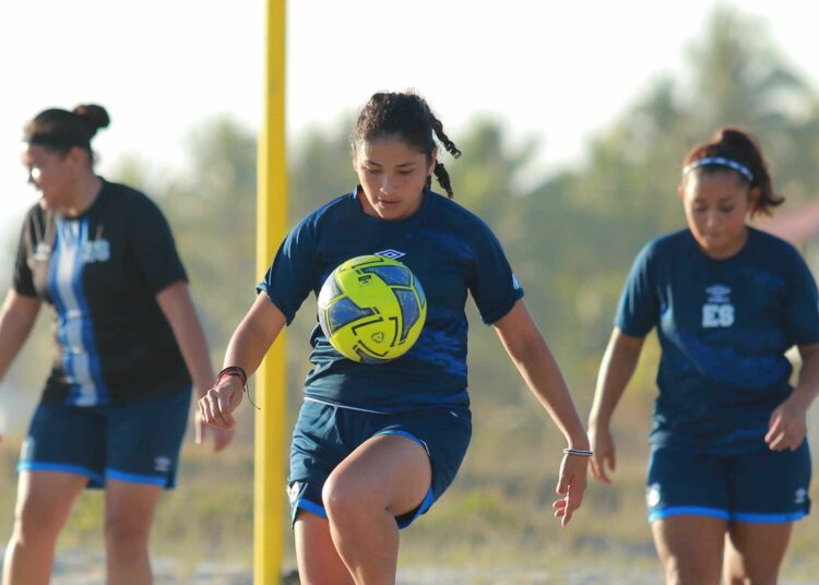 Preselección femenina tiene sangre nueva de la Liga de Fútbol Playa