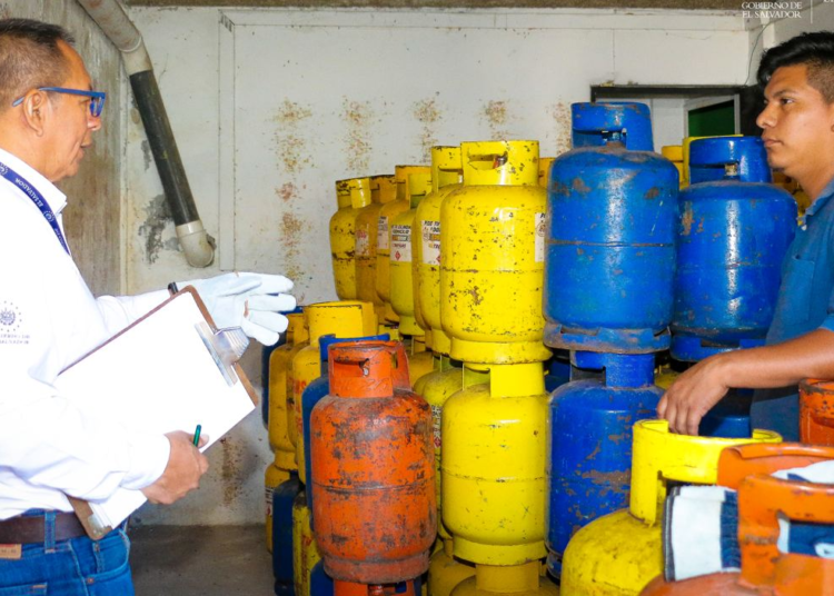 Autoridades continúan con las verificaciones en gasolinas y ventas de gas licuado