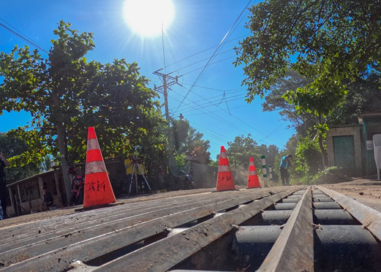 Entregan proyecto de sistema de drenaje de aguas lluvias en Sonsonate
