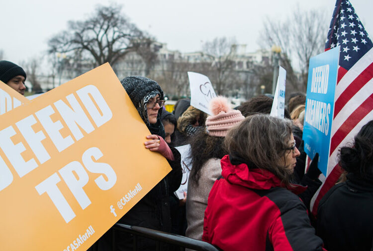 Una corte federal de EEUU acepta volver a escuchar caso clave de TPS