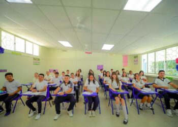 Alumnos de los centros escolares Alfredo Espino en El Congo y Jicalapa, La Libertad estrenaron mobiliario e instalaciones