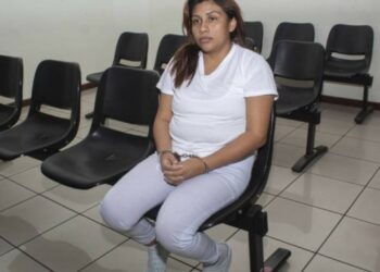 10 años de prisión para mujer que extorsionaba con $40 mensuales a comerciante de San Salvador