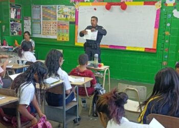 PNC trabaja en la prevención de la violencia con charlas en los centros escolares