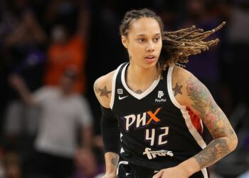 La basquetbolista Brittney Griner tras pasar meses presa en Rusia volverá a jugar en la WNBA