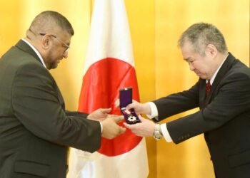 Embajada de Japón condecora a Oswalds Mata, presidente de la FSK