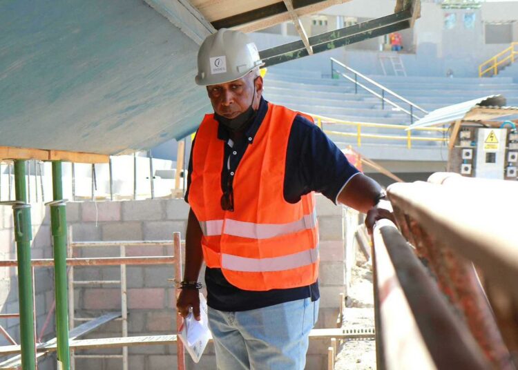 George Santiago, DTI de béisbol, aprueba los avances del Parque de Pelota Saturnino Bengoa