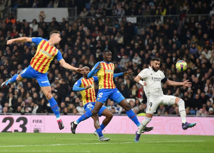 Real Madrid consigue la victoria frente a Valencia 2-0