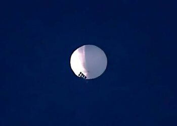 Estados Unidos monitorea un globo espía chino que sobrevuela su espacio aéreo