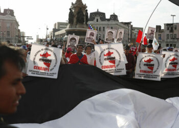 Perú decreta toque de queda en Puno y estado de emergencia en varias regiones