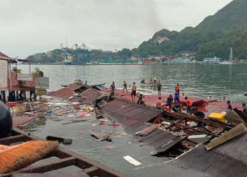(VIDEOS) Al menos cuatro muertos y varios edificios destruidos tras un terremoto de 5,4 en Indonesia