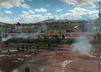 Reportan represión y disparos contra manifestantes en el aeropuerto de Juliaca en Perú