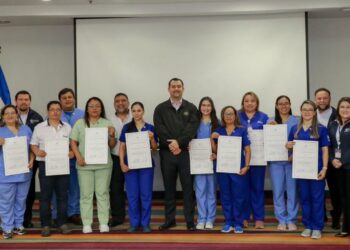 Fosalud reconoce a personal médico que participó en misión humanitaria de Turquía