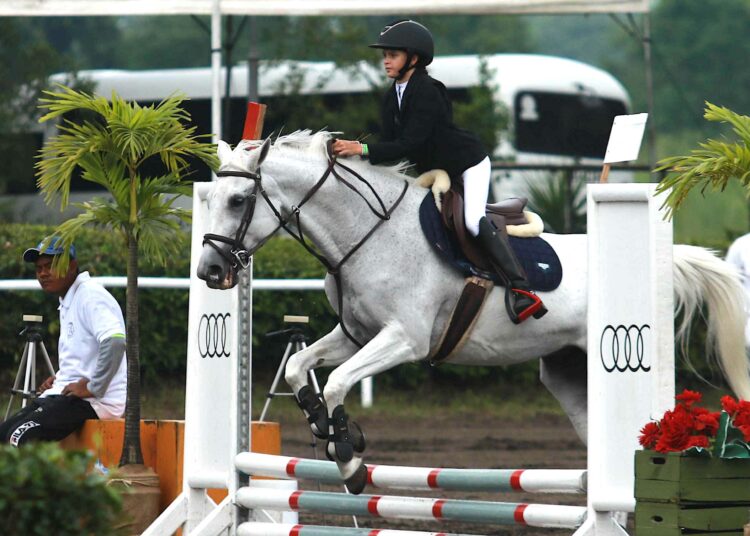 Jinetes salvadoreños destacan en concurso internacional de salto en Guatemala